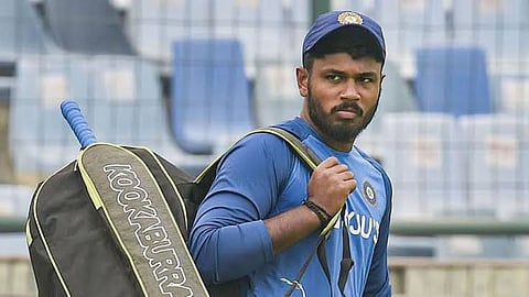 Sanju Samson : रिषभ पंत फेल, तरीही संजू सॅमसनला संघात नो एंट्री; चाहत्यांनी बीसीसीआयवर ओढले ताशेरे