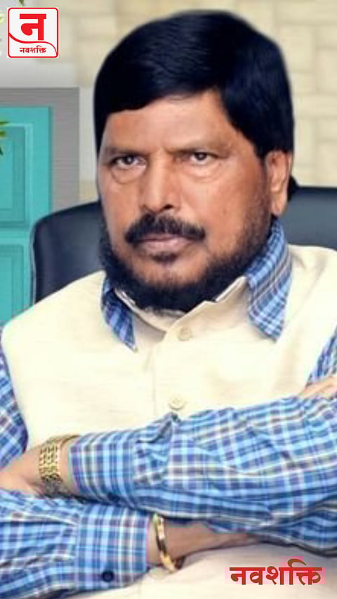 सैन्यात भरती व्हा, देशी दारुऐवजी इंग्लिश दारु प्यायला मिळेल - रामदास आठवले