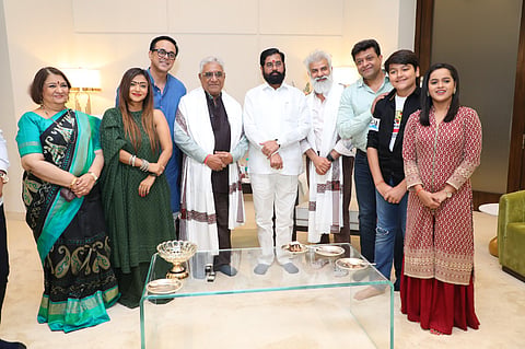 'वागळे कि दुनिया' ५०० पार; कलाकारांनी घेतली मुख्यमंत्री एकनाथ शिंदेची भेट