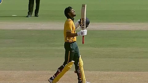 7 sixes in an over : मराठमोळ्या ऋतुराज गायकवाडची विश्वविक्रमाला गवसणी; युवराज सिंगची करून दिली आठवण