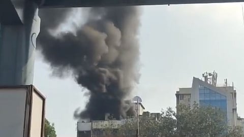 मोठी बातमी : घाटकोपरमधील पारेख रुग्णालयाच्या इमारतीला आग; एकाचा मृत्यू