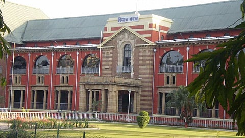 Maharashtra Assembly Winter Session : बोलू दिले जात नसल्याचा आरोप करत विरोधकांचा सभात्याग