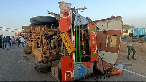 Nashik : शिर्डीच्या साई बाबांचे दर्शन घेण्यासाठी जाणाऱ्या भाविकांवर काळाचा घाला; १० जणांचा मृत्यू