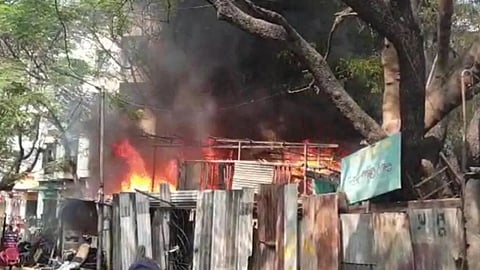 Pune : पुण्यात अग्नितांडव : ३ दुकाने आगीत जळून खाक