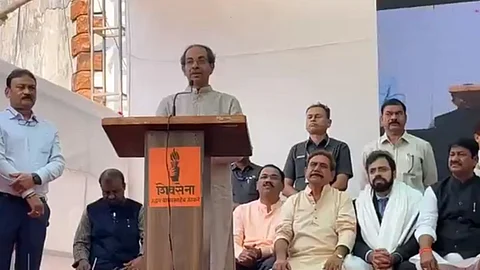Thane : 'जे शिवसेना सोडून गेले ते...'; मुख्यमंत्री एकनाथ शिंदेंच्या बालेकिल्ल्यात उद्धव ठाकरे