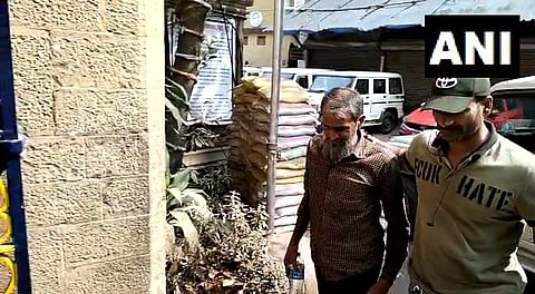 कंट्रोल रूमला फोने आला आणि म्हणाला मुंबईत पुन्हा ९३ सारखे साखळी बॉम्बस्फोट होणार