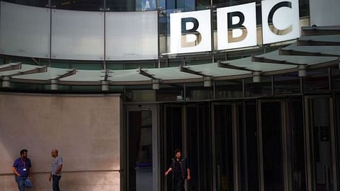 IT Raid On BBC Delhi Office ; बीबीसीच्या दिल्लीतील कार्यालयावर आयकर विभागाचा छापा