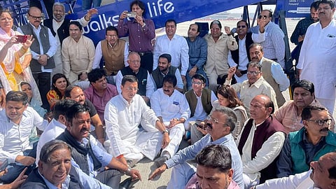 काँग्रेस नेत्याला पोलिसांकडून विमानतळावर अटक आणि गोंधळ; नेमकं प्रकरण काय?