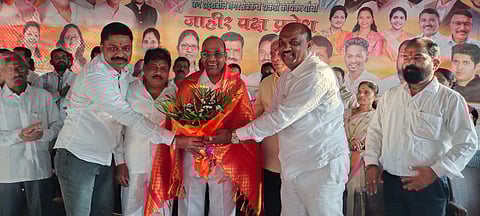 Pen : आम्ही पेणकर विकास आघाडीतील हजारो कार्यकर्त्यांचा शिवसेनेमध्ये प्रवेश