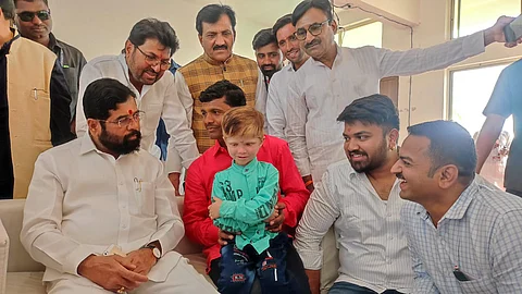 लोकशाहीची अनोखी व्याख्या सांगणाऱ्या कार्तिकची घेतली मुख्यमंत्री भेट