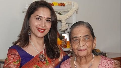अभिनेत्री माधुरी दीक्षितला मातृशोक; मायलेकींनी 'गुलाब गॅंग'साठी गायले होते गाणे