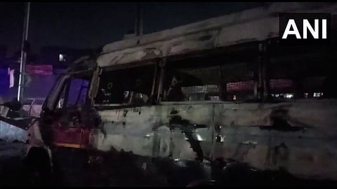 संभाजीनगरमध्ये दोन गटात तुफान राडा ; पोलिसांच्या गाड्या जाळल्या