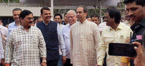 विधानभवनात ठाकरे-फडणवीसांचा एकत्र प्रवेश; चर्चांना उधाण