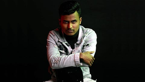 कुलगुरूंच्या खुर्चीवर बसून रॅप सॉंग, आणखी एका रॅपरवर गुन्हा दाखल; नेमकं प्रकरण काय?