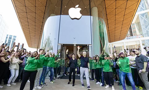 मुंबईत पहिल्यावहिल्या 'ॲपल' स्टोअरचे उदघाटन; काय म्हणाले सीईओ टीम कूक?