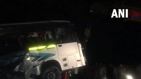 लखनौ-गोरखपूर महामार्गावर अपघात ; सात जणांचा मृत्यू, 40 जण गंभीर