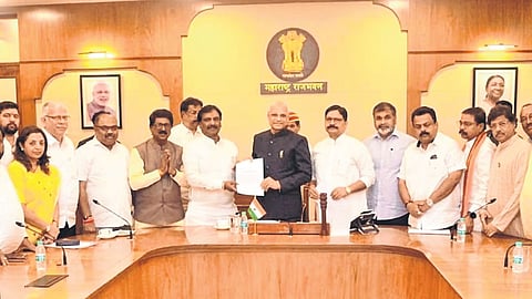 खारघर दुर्घटनेत सदोष मनुष्यवधाचा गुन्हा दाखल करा; ठाकरे गटाच्या शिष्टमंडळाची राज्यपालांकडे मागणी