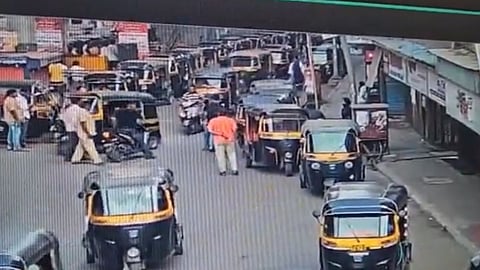 टपली मारली... जाब विचारला... संतापलेल्या दोघांचा रिक्षाचालकांवर चाकूने हल्ला