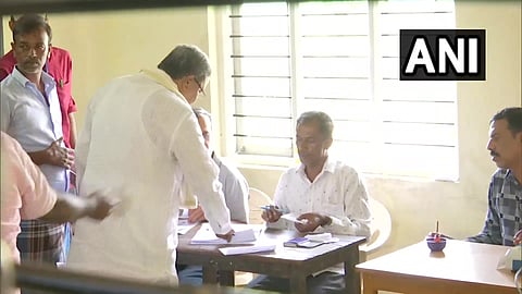 Karnataka Assembly Election 2023 : कर्नाटक विधानसभेसाठी मतदानाला मतदारांचा चांगला प्रतिसाद