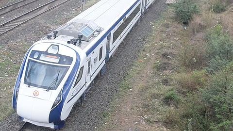 लांब पल्ल्याचा प्रवास होणार सुखकर ; 'वंदे भारत स्लिपर' लवकरच प्रवाशांच्या सेवेत