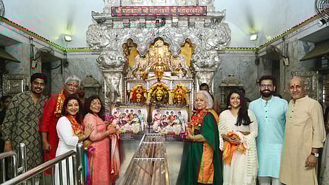 'बाईपण भारी देवा'ची टीम महालक्ष्मी देवीच्या दर्शनाला