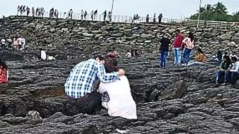 शरीर संबंधांना नकार दिल्यानंतर भडकलेल्या प्रियकराचा प्रेयसीला जीवे मारण्याचा प्रयत्न