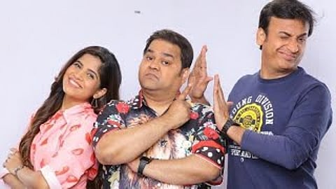 नाट्य परीक्षण : 'नियम व अटी लागू', हसत खेळत रंगणारं नाटक