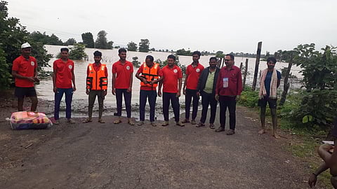 गडचिरोलीच्या सिरोंचा येथे गंभीर पूरपरिस्थिती ; शेकडो नागरिकांना काढलं बाहेर