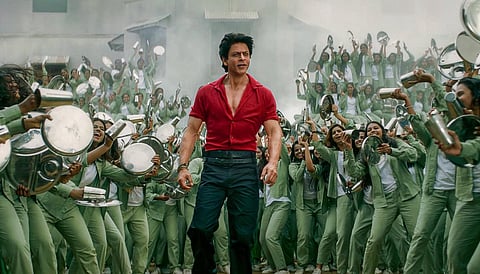 पहिल्याच दिवशी 'जवान' करणार 'इतक्या' कोटींची कमाई ; प्रसिद्ध अभिनेत्याने वर्तवला अंदाज