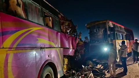 मलकापूरात लक्झरी बसचा भीषण अपघात; 6 जण ठार तर २५ गंभीर जखमी