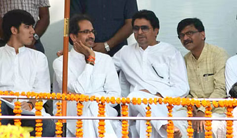 अभिजीत पानसे आणि संजय राऊत यांच्या भेटीने राज-उद्धव एकत्र येणार असल्याच्या चर्चांना उधान ; चंद्रकांत खैरे म्हणाले...