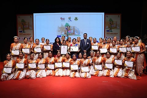 'नृत्यकला निकेतन'च्या विद्यार्थीनींचा जागतिक विक्रम ; भरतनाट्यम नृत्याची नोंद 'इंडिया बुक ऑफ रेकॉर्डमध्ये