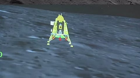 'भारत चंद्रावर!' : 'चांद्रयान ३'चं चंद्राच्या दक्षिण ध्रुवावर यशस्वी लँडिंग