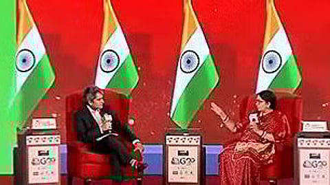 टॉमॅटो प्रश्नी स्मृती इराणी भडकल्या, पत्रकार सुधीर चौधरींना करुन दिली जेलवारीची आठवण ; व्हिडिओ व्हायरल