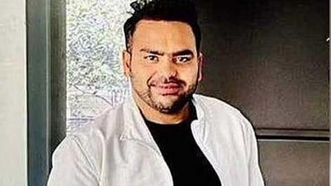 चित्रपटात संधी देण्याचं आमिष देत अल्पवयीन मुलीचं लैंगिक शोषण ; प्रसिद्ध मल्याळम दिग्दर्शकाला अटक