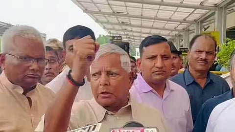 "आम्ही नरेंद्र मोदींची मान पकडून ठेवली आहे", लालू प्रसाद यादव यांचा मोदींवर निशाणा