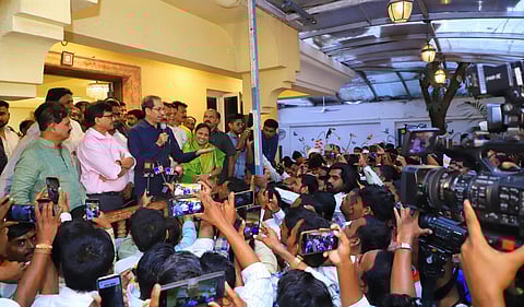 Maratha Reservation : "देवेंद्र फडणवीस हे मंत्रालयाच्या आजुबाजुलाही फिरण्याच्या कुवतीचे नाहीत", वटहुकूम काढण्यावरुन उद्धव ठाकरेंचा पलटवार