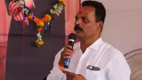 ठाकरे गटाने नेते सुधीर मोरेंची आत्महत्या ; घाटकोपर रेल्वे रुळावर आढळून आला मृतदेह