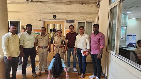 ट्रेनी एअर होस्टेच्या खून प्रकरणी पोलिसांची मोठी कारवाई ; सफाई कर्मचाऱ्याला घेतलं ताब्यात