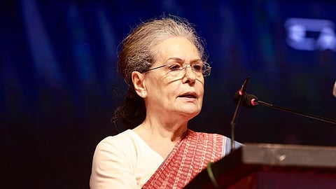 काँग्रेससाठी वातावरण अनुकूल - सोनिया गांधी