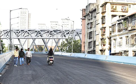 लोअर परळ पूल सोमवारपासून वाहतुकीसाठी खुला, पाच वर्षाच्या प्रतीक्षेनंतर मुंबईकरांच्या सेवेत