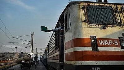Kalyan Station: कल्याण स्थानकावर धावत्या रेल्वेमधून उतरण्याचा प्रयत्न जीवावर बेतला ; दोन भावंडांपैकी एकाचा मृत्यू तर गंभीर जखमी