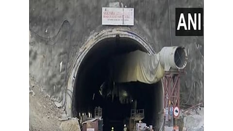 Uttarkashi Tunnel Collapse: कामगारांना वाचवण्यासाठी बोगद्यात २२ मीटरपर्यंत ड्रिलिंग