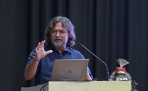 आरोग्याची काळजी घ्या म्हणाले अन् स्टेजवरच कोसळले, शास्त्रज्ञ आणि IIT चे प्रा. समीर खांडेकर यांचा अचानक मृत्यू