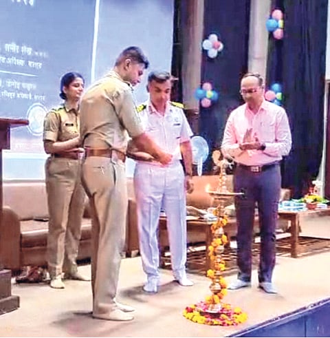 वाहतुकीचे नियम पाळा आणि अपघात टाळा