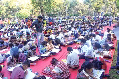 सृजनशील विद्यार्थ्यांनी कुंचल्यांनी भरले ‘माझी मुंबई’चे रंग: बाळासाहेब ठाकरे बालचित्रकला स्पर्धा संपन्न; ८८ हजार विद्यार्थ्यांनी सादर केले कलागुण