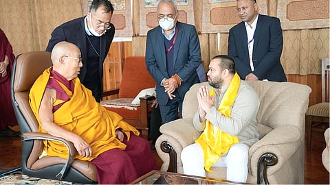 तेजस्वी यादव यांनी घेतली दलाई लामांची भेट