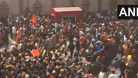 रामलल्लाच्या दर्शनासाठी भाविकांची झुंबड; चेंगराचेंगरीसदृश्य परिस्थिती: गर्दी नियंत्रणासाठी पोलिसांचा मोठा फौजफाटा तैनात