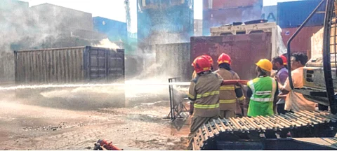 चिर्ले येथील वैष्णवी गोदामात आग