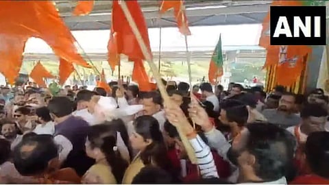 उद्घाटनावरून ठाकरे गट -भाजप आमनेसामने